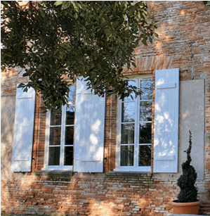 Rénovation de fenêtres bois avec petits bois sur façade de maison ancienne �  TOULOUSE